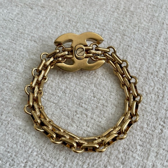 Chanel CC Turnlock Reissue Chain Link Bracelet - Picture 11 of 14